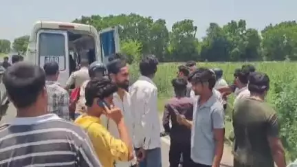 कैराना: गोगवान गांव के निकट बेकाबू कार की टक्कर से बाइक सवार राजमिस्त्री और उसके मौसेरे भाई की हुई मौत