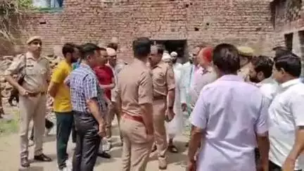 स्याना में पुलिस प्रशासनिक अधिकारियों ने बकरीद पर सुरक्षा को लेकर नगर के मिश्रित आबादी वाले मोहल्लों का किया निरीक्षण