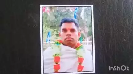 सिसई: शादी के 1 सप्ताह बाद पति के लापता होने पर लाकेया नदी टोली निवासी पत्नी ने पुलिस से ढूंढने की गुहार लगाई