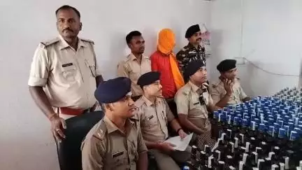 गोड्डा: परसपानी के बड़ा टोला में पुलिस ने 502 अंग्रेजी शराब की बोतलों को  किया बरामद, एक आरोपी को किया गिरफ्तार