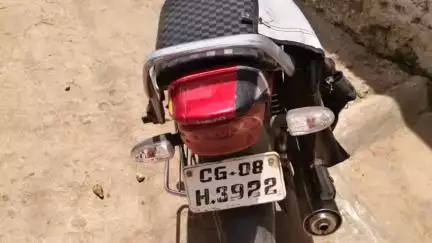 बोडला: दंतेश्वरी मंदिर के पास एक व्यक्ति बाइक से गिरकर गंभीर रूप से घायल, जिला अस्पताल में कराया गया भर्ती