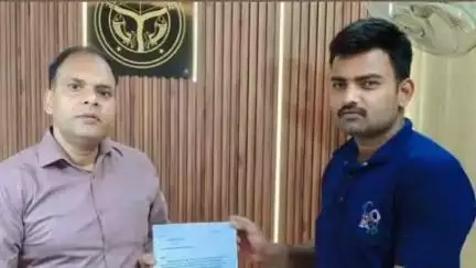 बाह: पिनाहट में मलेरिया फैलने की आशंका को देखते हुए सभासद ने उपजिलाधिकारी बाह से की कीटनाशक दवा के छिड़काव की मांग