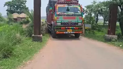 ইলামবাজার: ইলামবাজার ব্লকের কাটনা সেতুর বেহাল দশা, জীবনের ঝুঁকি নিয়ে পারাপার করছে সাধারণ মানুষ #jansamasya