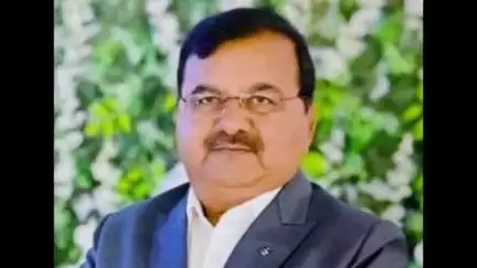 હળવદ: શહેરના પ્રતિષ્ઠિત વેપારીનો પોતાની લાયસન્સ વાળી રિવોલ્વરથી લમણે ગોળી મારી આપઘાતનો પ્રયાસ