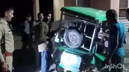 नजीबाबाद: नांगल सोती में अज्ञात कार ने ई-रिक्शा को पीछे से मारी टक्कर, चालक हुआ घायल