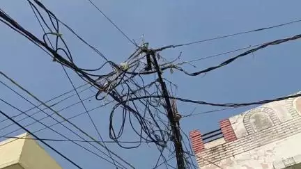 करेली इलाके के ज़ी टीवी नगर के वार्ड नंबर 99 में गंदगी का लगा अंबार,सड़के भी हुई खराब #Jansamasya