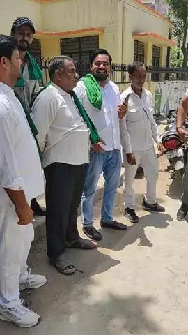 सरधना: पीर बस्ती में घर में घुसकर जानलेवा हमला करने के मामले में BKU के जिलाध्यक्ष ने थाने पहुंचकर पुलिस से की कार्रवाई की मांग