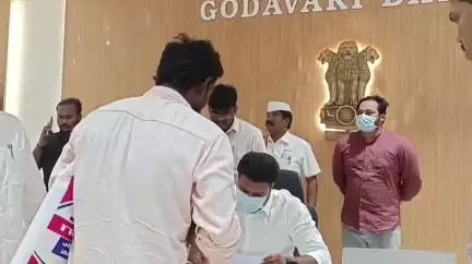 కలెక్టరేట్ వద్ద నిర్వహించిన పీజీఆర్ఎస్ కార్యక్రమానికి 212 అర్జీలు
