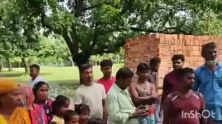 মানিকচক: নেহালুটোলায় গ্রামবাসীদের সঙ্গে জনসংযোগ কর্মসূচি করলেন যুব তৃণমূলের জেলা সভাপতি