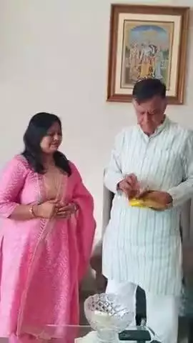 कानपुर: विधानसभा अध्यक्ष सतीश महाना ने लाल बंगला स्थित आवास से किया पुस्तक का विमोचन