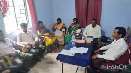 घाटशिला: घाटशिला लैम्पस परिसर में लैम्पस प्रबंधन समिति की बैठक, शांखों मुर्मू ने की अध्यक्षता