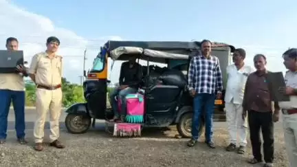 ಇಂಡಿ: ಅಕ್ರಮವಾಗಿ ಪಡಿತರ ಅಕ್ಕಿ ಸಂಗ್ರಹಿಸಿ ಸಾಗಾಟ ಮಾಡುವಾಗ ಖಚಿತ ಮಾಹಿತಿ ಆಧರಿಸಿ ಇಂಡಿ ಗ್ರಾಮೀಣ  ಠಾಣೆ ಪೊಲೀಸರ ದಾಳಿ, ಅಕ್ಕಿ‌ ವಶಕ್ಕೆ