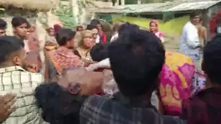 জয়নগর ২: মদ্যপাবের প্রতিবাদ করায় পিটিয়ে খুন, অভিযুক্তদের গ্রেপ্তারের দাবিতে বিক্ষোভ বকুলতলায়
