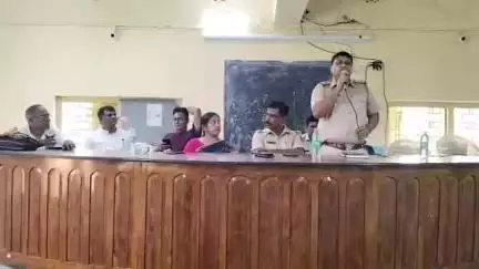 স্বরূপনগর: স্বরূপনগরে ঈদ উৎসবকে সামনে নিয়ে সর্বদলীয় বৈঠক অনুষ্ঠিত হলো স্বরূপনগর থানার পুলিশ প্রশাসনের উদ্যোগে