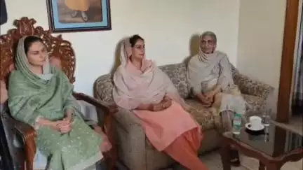 ਸੰਗਰੂਰ: ਸੰਗਰੂਰ ਢੀਡਸਾ ਪਰਿਵਾਰ ਦੇ ਨਾਲ ਦੁੱਖ ਸਾਂਝਾ ਕਰਨ ਪਹੁੰਚੇ ਬਠਿੰਡਾ ਤੋਂ ਮੈਂਬਰ ਪਾਰਲੀਮੈਂਟ ਹਰਸਿਮਰਤ ਕੌਰ ਬਾਦਲ