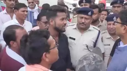 रायगढ़: रायगढ़ में वित्त मंत्री ओपी ने नव निर्मित अनारक्षित टिकट काउंटर का किया लोकार्पण और निरीक्षण, डी आर एम रहे मौजूद