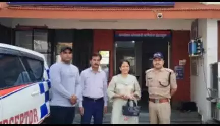 ऋषिकेश: मुख्य बाजार में महिला का पर्स खोया, जिसमें ₹1 लाख और एप्पल का मोबाइल था, पुलिस ने आखिर ढूंढ निकाला