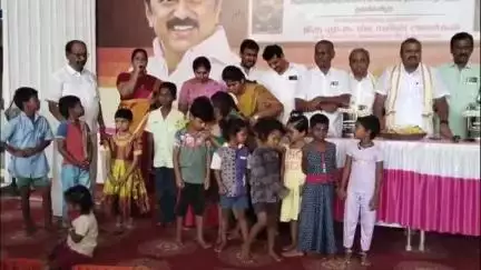 ஆனைமலை: குழந்தைகளுக்கு பசும்பால் வழங்கும் திட்டத்தை ஆனைமலை மாசாணியம்மன் கோவிலில் MP ஈஸ்வர சாமி துவக்கி வைத்தார்