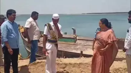 రాజమండ్రి సిటీ: దండగుండా రేవులో రెండు పడవులను సీజ్ చేసిన ఆర్డిఓ రాణి
