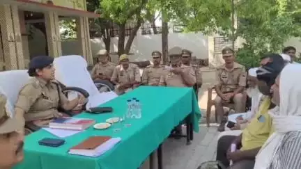 आज़मगढ़: बकरीद पर्व को लेकर जहानागंज थाना में हुई पीस कमेटी की बैठक, सीओ आस्था जायसवाल ने कहा- मस्जिद के बाहर नहीं होगी नमाज