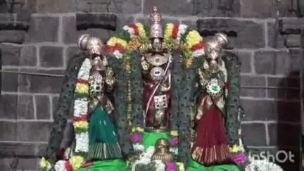 மதுரை தெற்கு: கூடலழகர் பெருமாள் கோவில் வைகாசி பெருந்திருவிழா கொடியேற்றம் - ஏராளமான பக்தர்கள் சுவாமி தரிசனம்