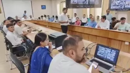 जींद: डीसी ने अधिकारियों को संवेदनशीलता से कार्य करने के दिए निर्देश, शिविर में सुनी जन समस्याएं