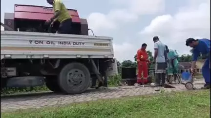 গোঁসাইগাঁও ভাগ: বাবুবিলত অইলৰ পাইপ ফুটি অগ্নিকাণ্ড হোৱা ঘটনাৰ সৈতে তেল চুৰি চক্ৰ জড়িত হোৱাৰ তথ্য পোৱাৰ পিছতেই তিনিজনক আটক আৰক্ষীৰ