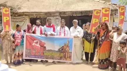 నందికొట్కూరు సూపర్ సిక్స్ పథకాల అమలు చేయాలని సీపీఐ ఆధ్వర్యంలో ర్యాలీ, తహసీల్దార్ కార్యాలయం ముందు ధర్నా