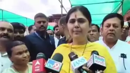 परळी: प्लास्टिक बंदीचा संकल्प केला असून नागरिकांनी सहकार्य करावे; मंत्री पंकजा मुंडे यांचे आवाहन
