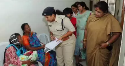 గుంటూరు: నగరంలోని ఎస్పీ కార్యాలయంలో ప్రజా సమస్యల పరిష్కార వేదిక, ఫిర్యాదులను స్వీకరించిన అదనపు ఎస్పీలు
