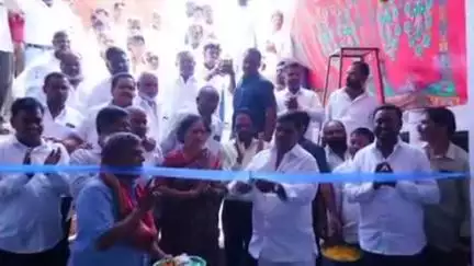 పటాన్​​చెరు: ఇస్నాపూర్‌లో కార్మికుల ట్రేడ్ యూనియన్ నూతన కార్యాలయ భవనాన్ని ప్రారంభించిన ఎమ్మెల్యే గూడెం మహిపాల్ రెడ్డి