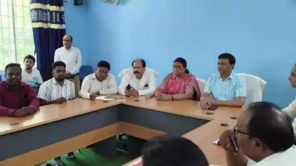 गोविंदपुर: गोबिंदपुर प्रखंड कार्यालय में प्रखंड प्रमुख और BDO की उपस्थिति में मुखिया एवं पंचायत समिति सदस्यों के साथ हुई बैठक