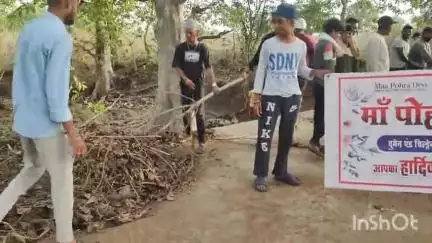 खकनार: बारिश से जलमग्न हुआ घाघरला हैदरपुर पुल, रास्ता हुआ जाम; मां पोहरादेवी वूमेन एंड चिल्ड्रन वेलफेयर सोसायटी ने हटाया कचरा