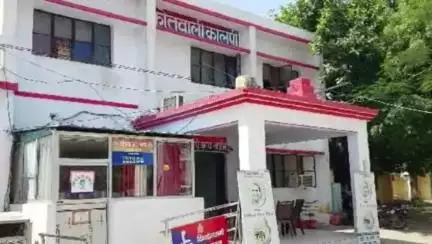 कालपी: कालपी कोतवाली पुलिस ने जोल्हुपुर मदारीपुर से 21 क्वार्टर अवैध देसी शराब के साथ एक व्यक्ति को किया गिरफ्तार, मुकदमा दर्ज