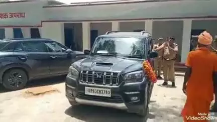 खबर औरैया से स्थानांतरण पर अजीतमल कोतवाली प्रभारी को दी गई विदाई फूलमाला पहनकर किया गया सम्मानित