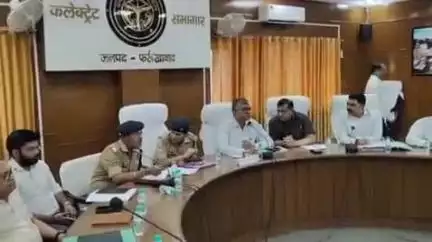फर्रुखाबाद: गंगा दशहरा की तैयारियों को लेकर डीएम की अध्यक्षता में फतेहगढ़ कलेक्ट्रेट सभागार में हुई समीक्षा बैठक