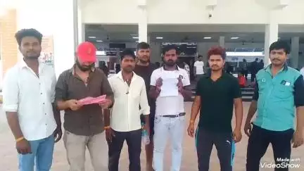 मिर्ज़ापुर: तत्काल टिकट के लिए मिर्जापुर रेलवे स्टेशन पर परेशान यात्रियों ने लगाए गड़बड़ी के आरोप #jansamasya