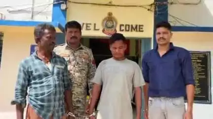 राजिम: देवभोग में दो अलग-अलग मामलों में 26 लीटर शराब के साथ दो आरोपियों को किया गया गिरफ्तार
