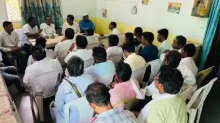 चामोर्शी: गडचिरोली तालुक्यातील घरकुल लाभार्थी माजी आमदार डॉ. देवराव होळी यांचे गाठले कार्यालय