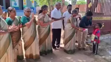 முசிறி: கருப்பம்பட்டி ஊராட்சி ஒன்றிய நடுநிலைப்பள்ளியில் புதிய சேர்க்கை மாணவர்களுக்கு சிறப்பான வரவேற்பு