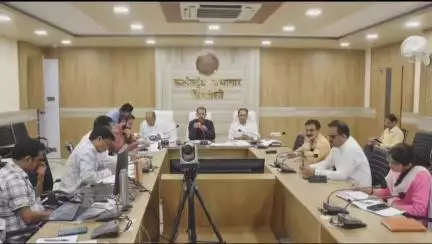 सिंगरौली: कलेक्टर चन्द्र शेखर शुक्ला ने कहा, लंबित प्रकरणों का तत्परता से निराकरण सुनिश्चित करें