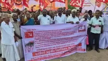 கடலூர்: முதுநகரில் கைத்தறி நெசவாளர்கள் கூலியை ரொக்கமாக வழங்கக்கோரி ஆர்ப்பாட்டம்