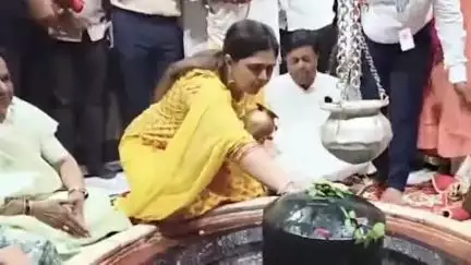 परळी: शहरातील वैद्यनाथाचे मंत्री पंकजा मुंडे यांनी घेतले दर्शन