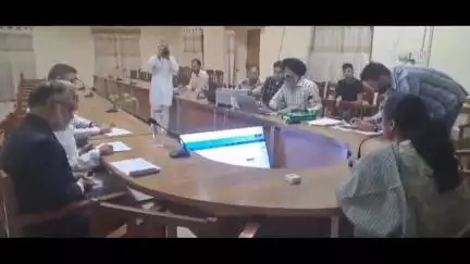 कलेक्ट्रैट सभागार में जिला प्रमुख और सरपंच के उप चुनाव को लेकर जिला कलेक्टर ने की बैठक, दिए निर्देश