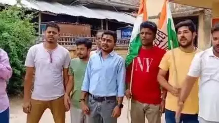 बैरगनियां: PMCH पटना में इलाज के अभाव में रेप पीड़िता की मौत, बैरगनिया में स्वास्थ्य मंत्री का पुतला फूंका
