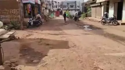 गुना नगर: गुना: गुलाबगंज इलाके की टूटी सड़क बनी सैकड़ों गांव की परेशानी का कारण
