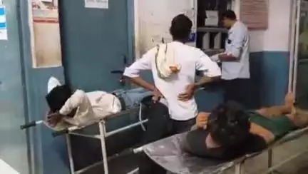 फर्रुखाबाद: ग्राम महरुपुर के पास तेज रफ्तार दो बाइकों की भिड़ंत में चार लोग घायल, तीन को CHC कमालगंज से रेफर किया गया
