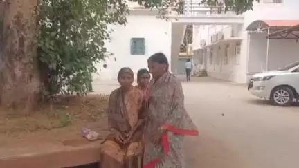 ಹೊಳಲ್ಕೆರೆ: ಅಕ್ರಮ ಮದ್ಯ ಮಾರಾಟಕ್ಕೆ ಕಡಿವಾಣ ಹಾಕುವಂತೆ ಆಗ್ರಹಿಸಿ ಚಿತ್ರಹಳ್ಳಿ ಗ್ರಾಮದ ಮಹಿಳೆಯರಿಂದ ನಗರದಲ್ಲಿ ಜಿಲ್ಲಾಧಿಕಾರಿಗೆ ಮನವಿ #localissue