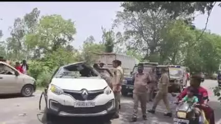 आंवला: आंवला-भमोरा मार्ग पर दो कारों में टक्कर, ओवरटेक के दौरान हुई भिड़ंत में दो लोग हुए घायल