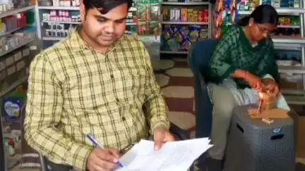 जांजगीर: जिले के मेडिकल स्टोर्स में अनियमितता पर कार्रवाई, 10 प्रतिष्ठानों के लाइसेंस अस्थायी रूप से निलंबित